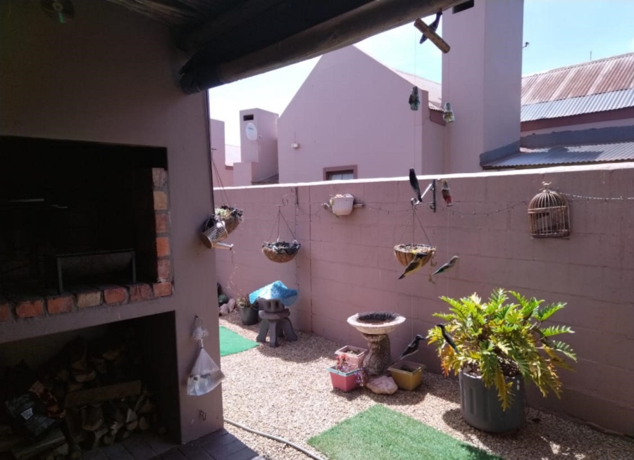 To Let 2 Bedroom Property for Rent in Bluewater Bay Western Cape